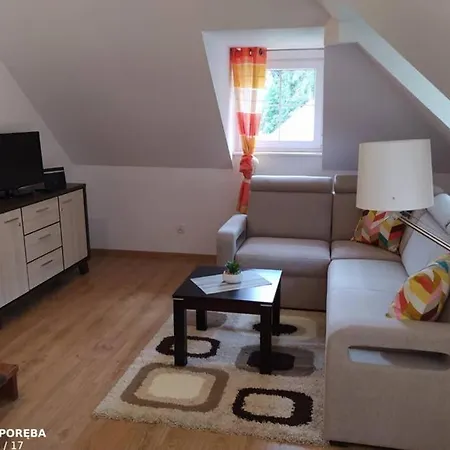 Daire Poreba, Dwupoziomowy, 8-osobowy